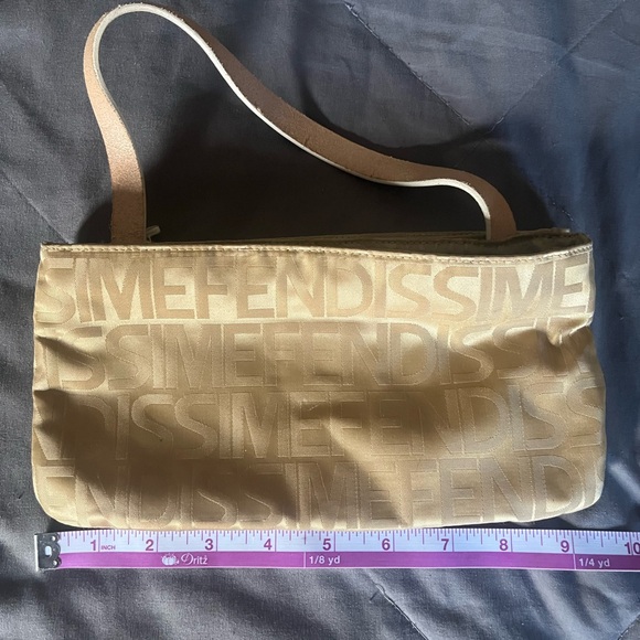 Fendi Gold Monogram Shoulder Bag Luxurious Design - Picture 8 of 11